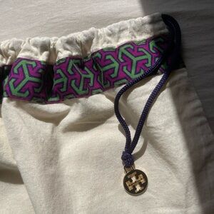 1 Tory Burch New 👛 protector